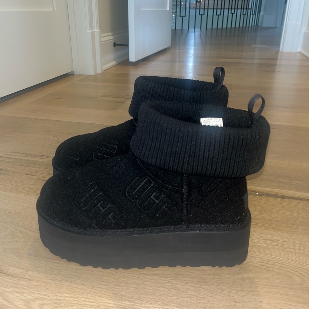 UGG Classic Mini Platform Felted Black Boots